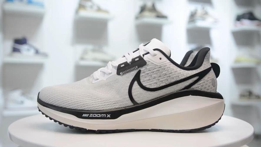 长跑鞋女学生nike，适合长跑的跑鞋nike。 长跑鞋女学生nike，适合长跑的跑鞋nike。 鞋类款式